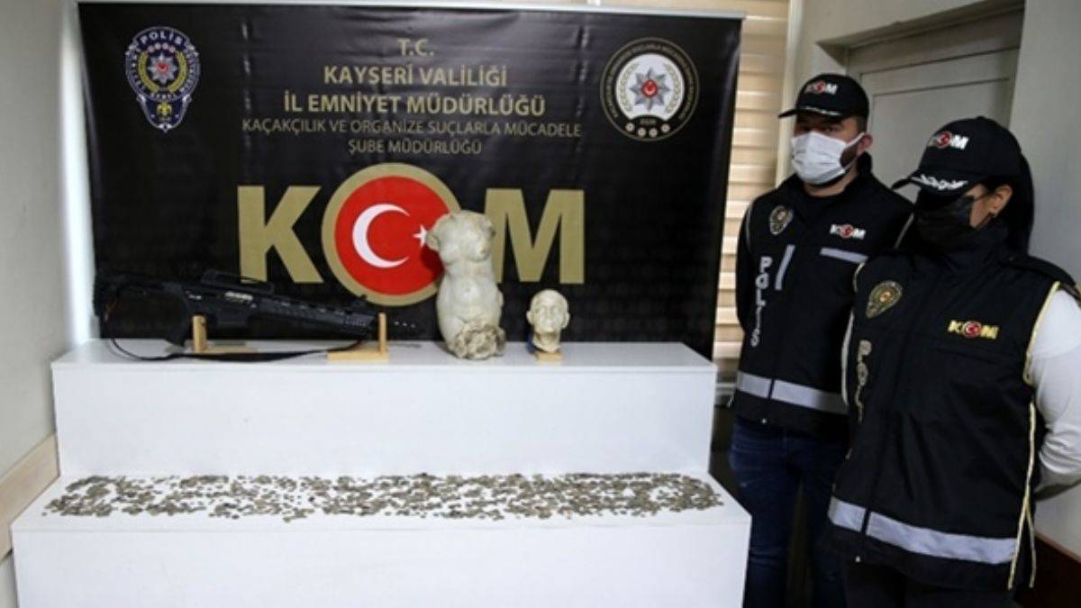 Sikkeleri ve heykelleri yurt dışına çıkaracaklardı! Yakalandılar