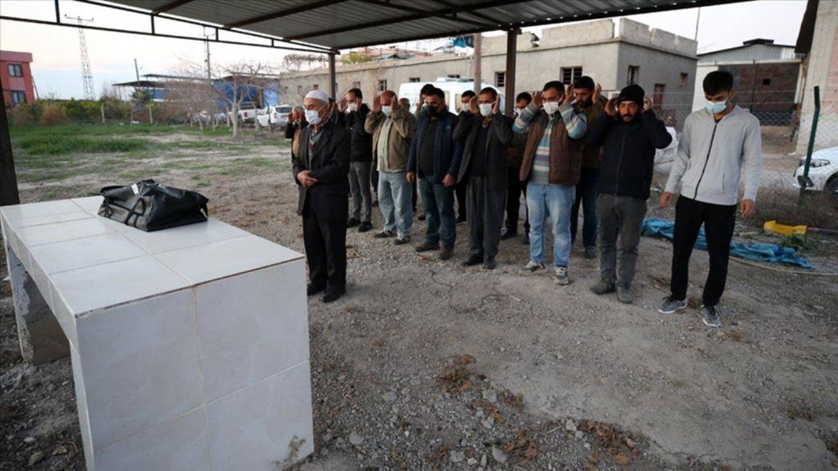 Defin öncesi ağlayınca yaşadığı anlaşılan bebek kurtarılamadı