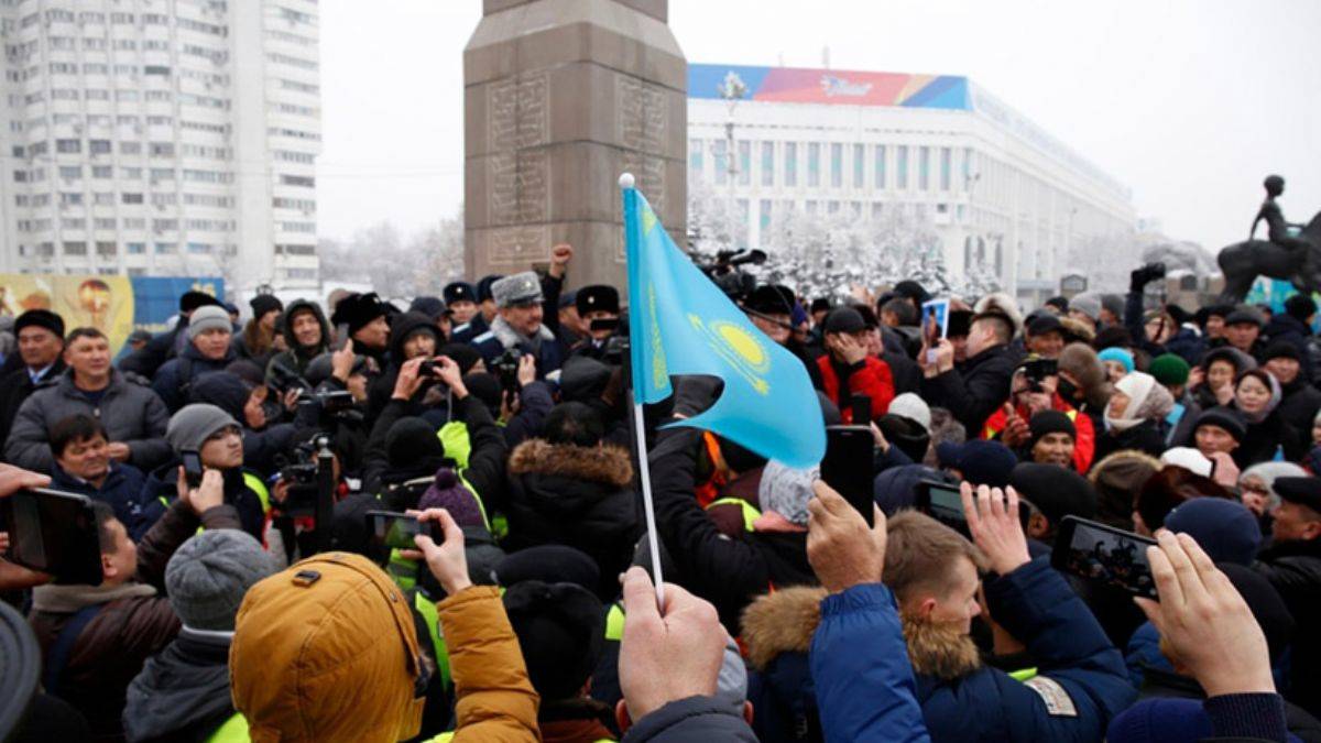 Nazarbayev'in eski danışmanı: Kazakistan'ı ikinci Ukrayna yapmak istediler