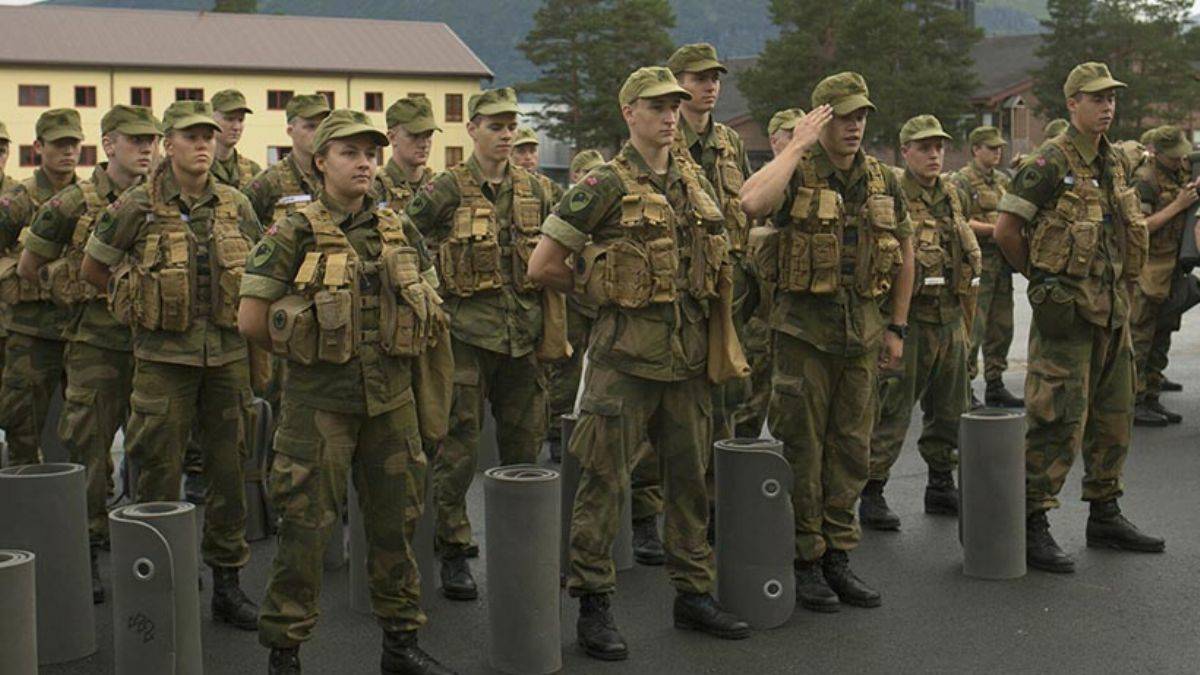 Norveç'te terhis olan askerlerden iç çamaşırlarını iade etmeleri istendi