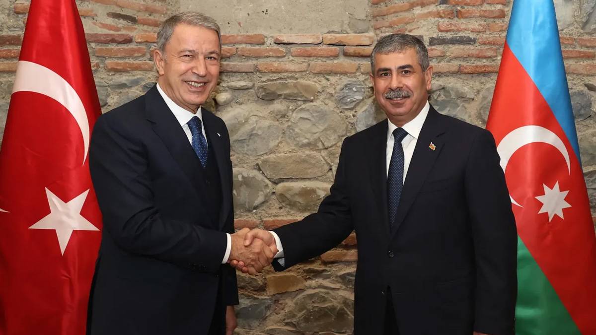 Bakan Akar, Azerbaycanlı mevkidaşı ile görüştü