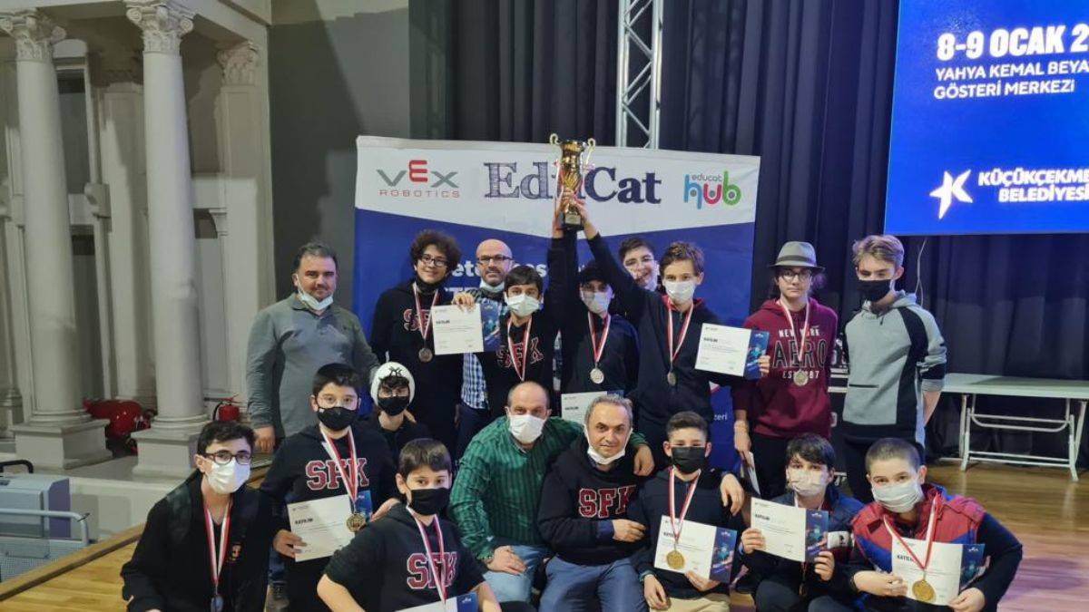 Sultan Fatih Koleji robot takımından sezon rekoru