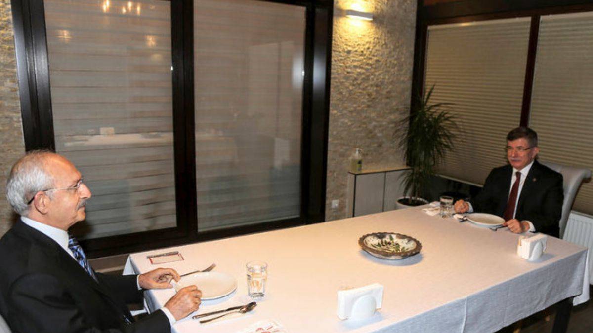 Kılıçdaroğlu ve Davutoğlu'ndan akşam yemeği fotoğrafı