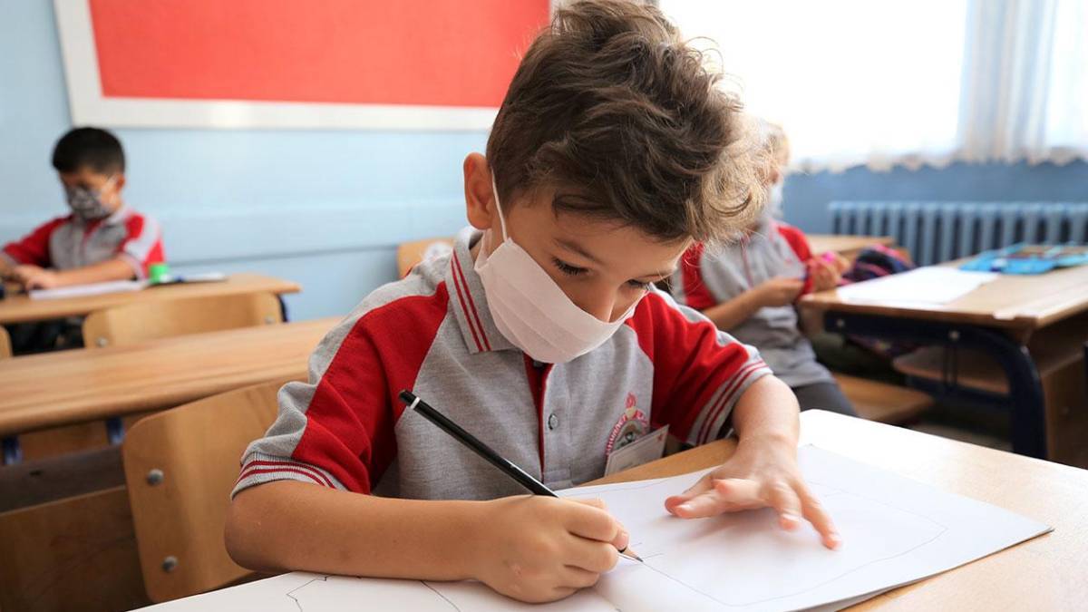Son dakika: Yüz yüze eğitime ara mı verilecek? Okullar kapanacak mı? Flaş açıklama geldi...