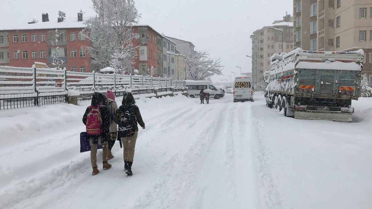 Bingöl'de yarın (13 Ocak) okullar tatil mi? 13 Ocak Perşembe (yarın) Erzincan ve Bayburt'ta okullar tatil edilir mi?