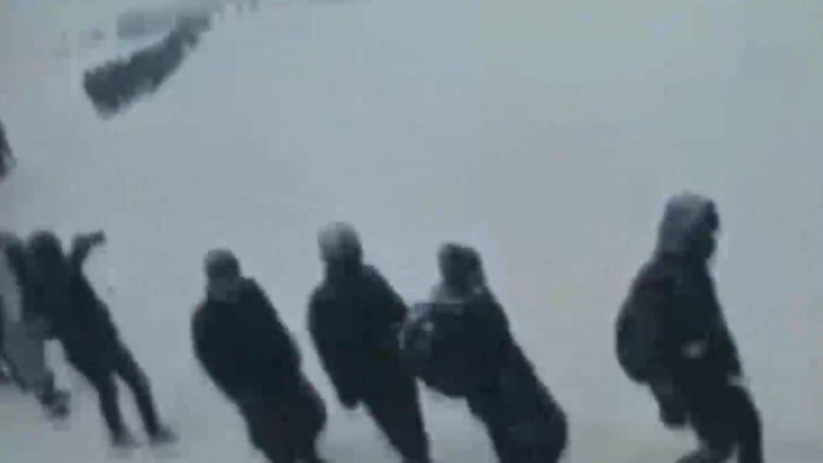 Van Valiliği'nden, karda yürüyen kaçak göçmenlerle ilgili açıklama