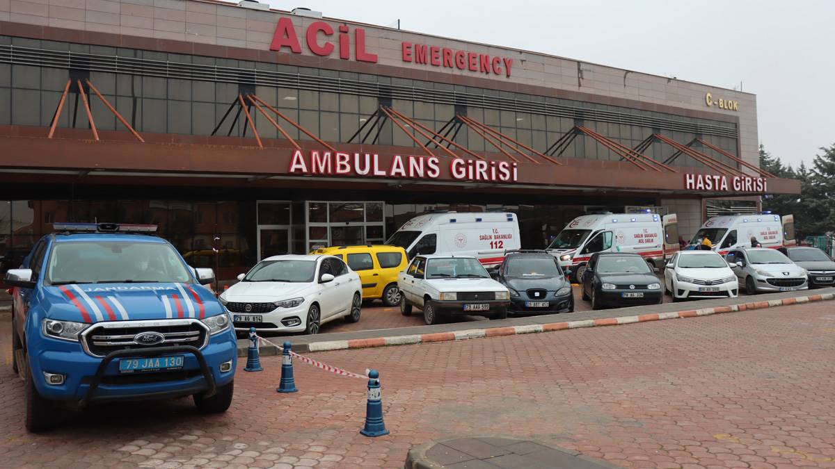 Suriye'den Türkiye'ye geçmek isterken mayına bastılar