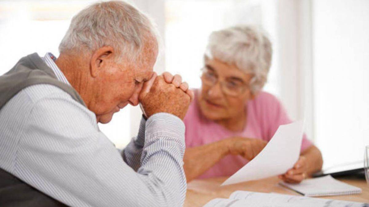 İngiltere'de milyonlarca yaşlının enerji faturalarını ödemekte zorlandığı bildirildi