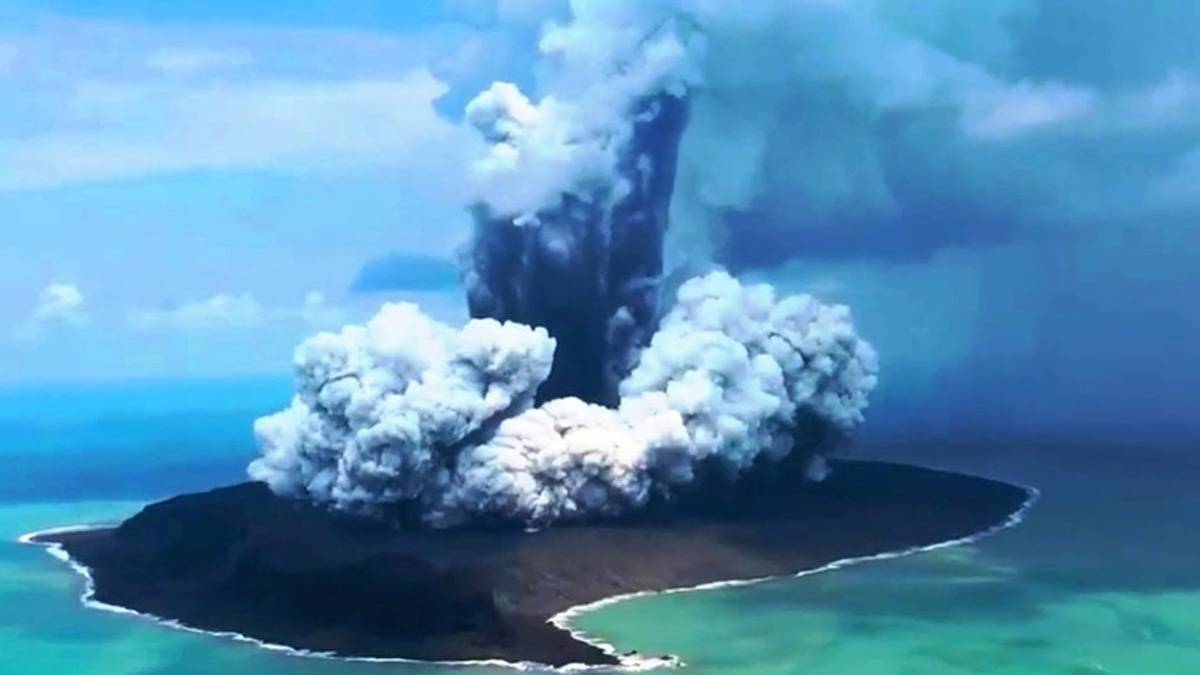 Pasifik'te denizaltı yanardağı patladı! Birçok ülkede tsunami uyarısı