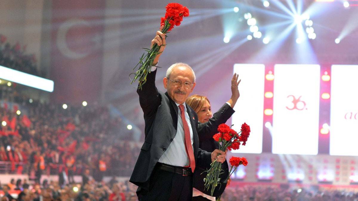 CHP kurultayı 1 yıl ertelendi