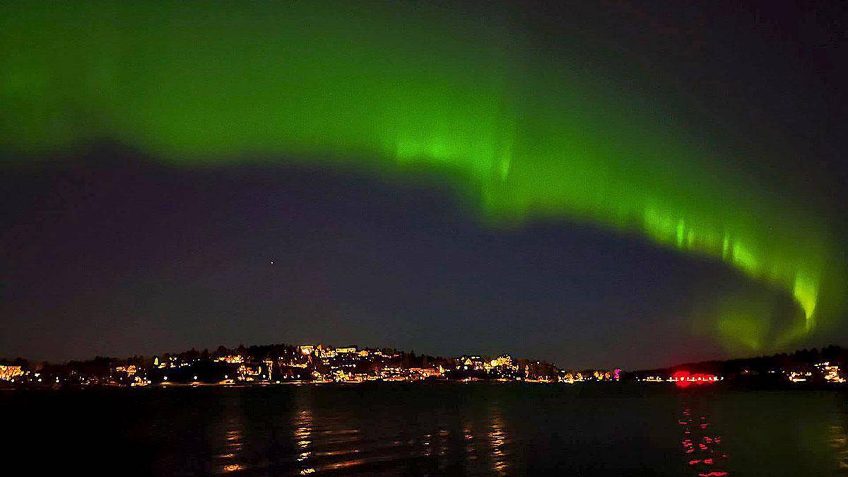 Dünya'nın manyetik alanında yırtık! Kuzey Işıkları Stockholm'de