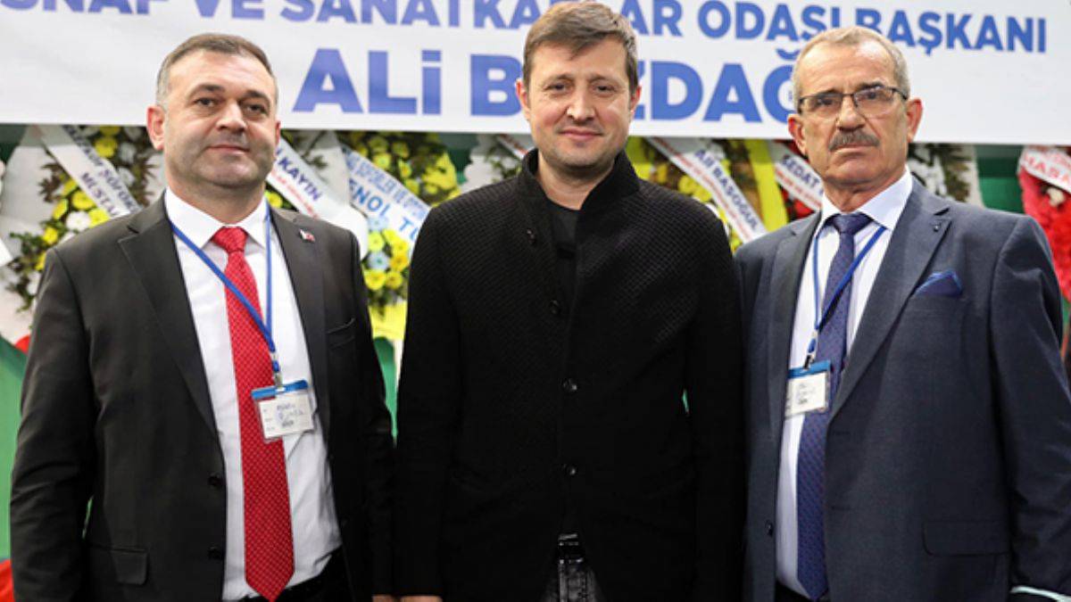 Vahap Akay’dan Zümbül’e tebrik