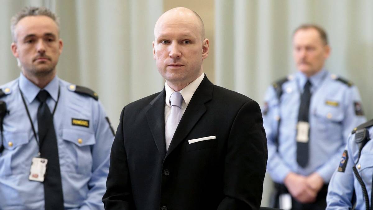 77 kişiyi öldüren Breivik, şartlı tahliye talebiyle hakim karşısında