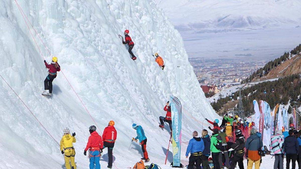 Palandöken'deki Buz Tırmanışı Festivali'nde 'Buz Dağı'na Yoğun İlgi