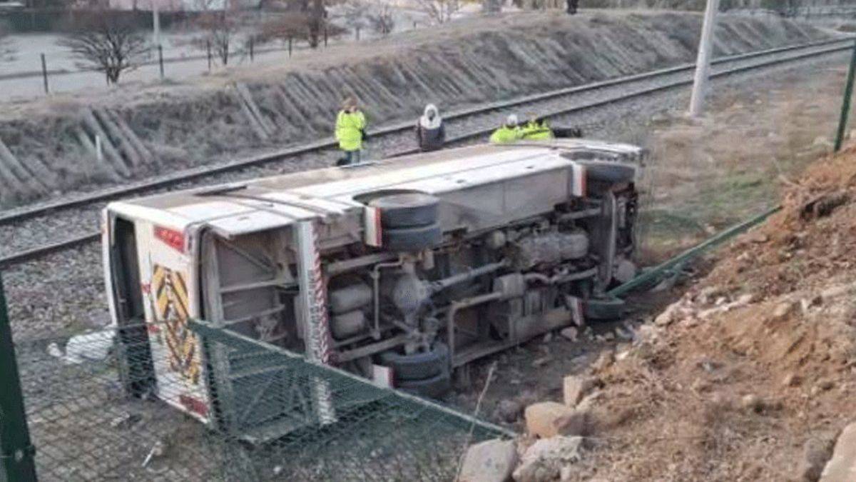 İşçi servisi şarampole devrildi: 15 yaralı