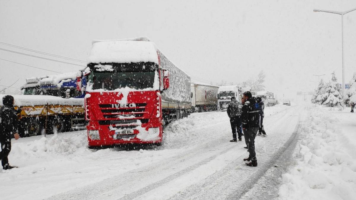 Konya'da yarın (20 Ocak) okullar tatil mi? Konya'da 20 Ocak Perşembe okullar tatil edildi mi? Konya'da kar tatili uzatıldı mı?