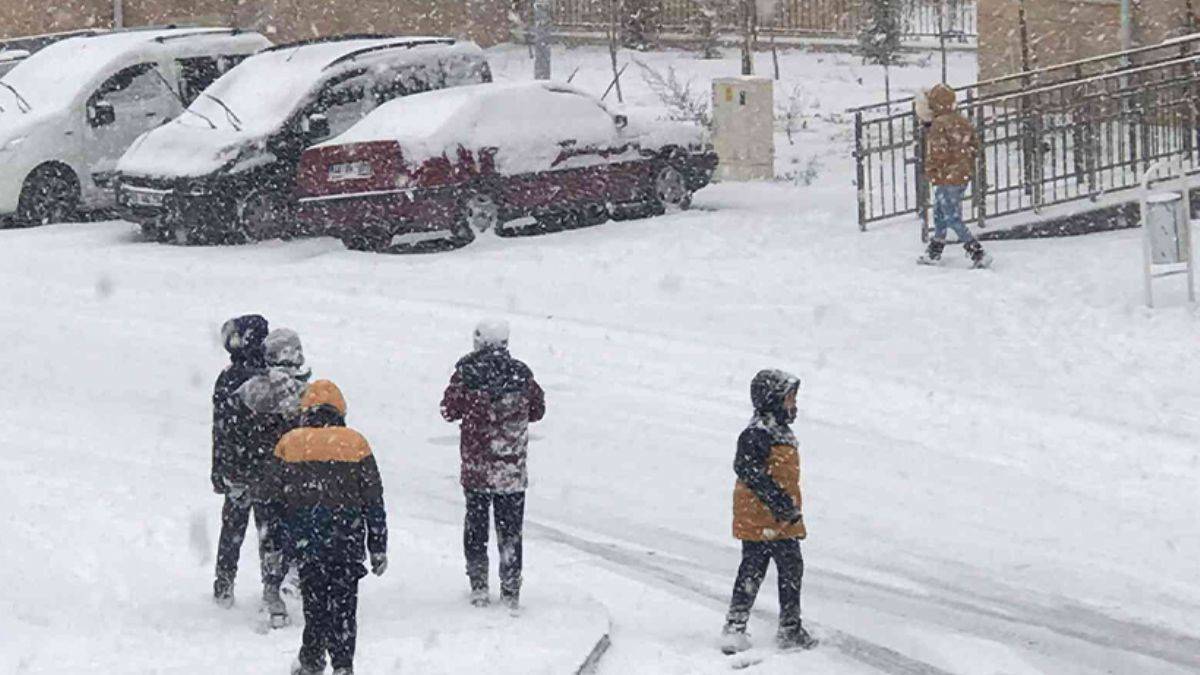 Elazığ'da okullara yarın da ara verildi