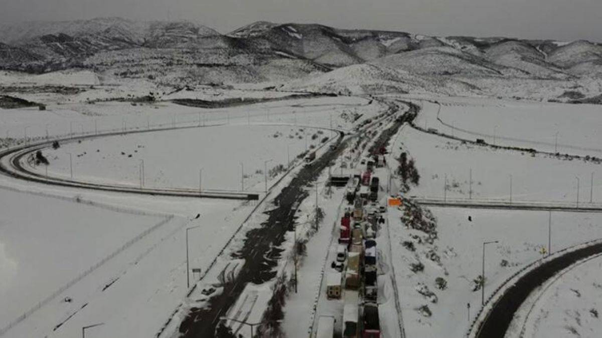 Kardan Kapanan Tarsus-Adana-Gaziantep Yolunda Araç Kuyruğu Dronla Görüntülendi
