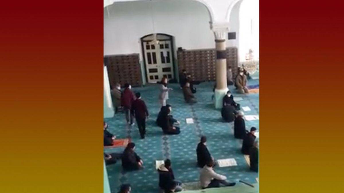 Camiye giren bir kadın “hepimiz açız” diye bağırdı