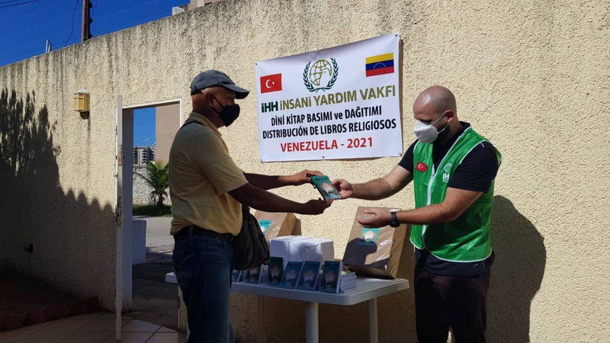 7 ülkede 21 bin Kur’an-ı Kerim hediye edildi