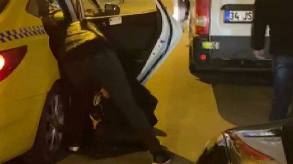 İstanbul'da taksici terörü devam ediyor! Kadını yaka paça indirdi