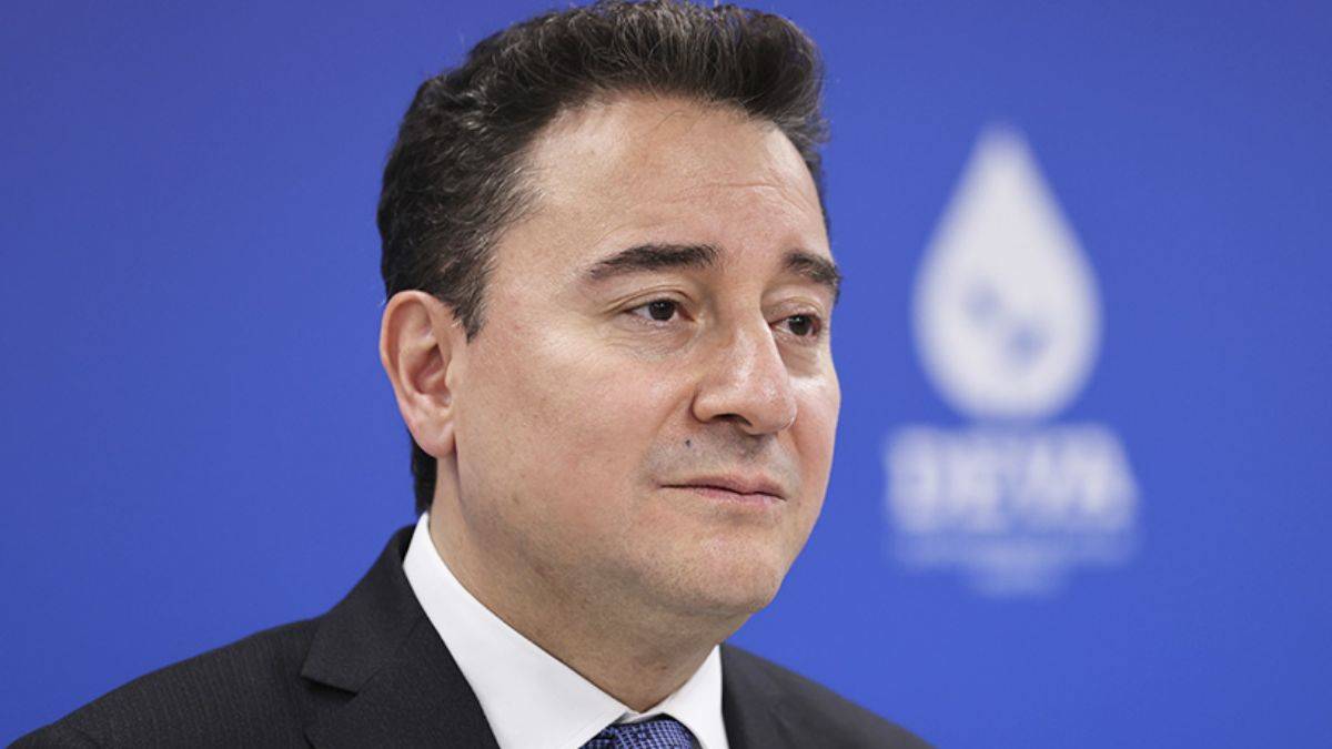 Canlı yayında Ali Babacan'a ilginç protesto