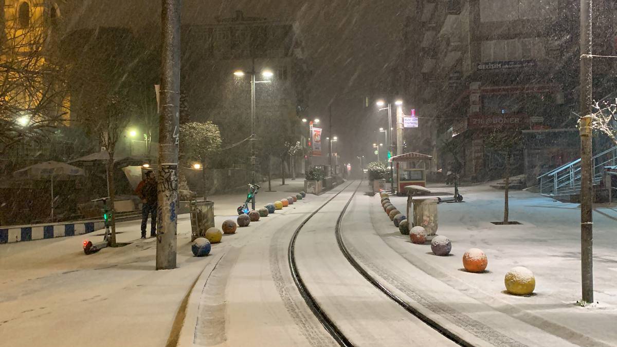 İstanbul Valisi Yerlikaya'dan vatandaşlara kar uyarısı!
