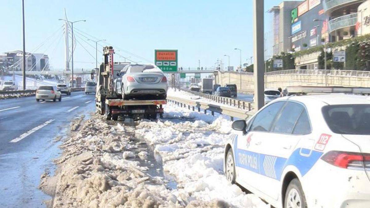 Vali Yerlikaya Uyarmıştı; Basın Ekspres'te Kalan Araçlar Çekiliyor