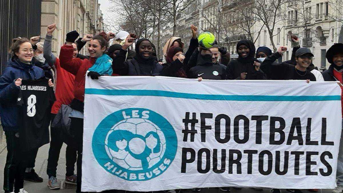 Fransa'da başörtülü kadın futbolculardan Senato'ya 'maçlı protesto'