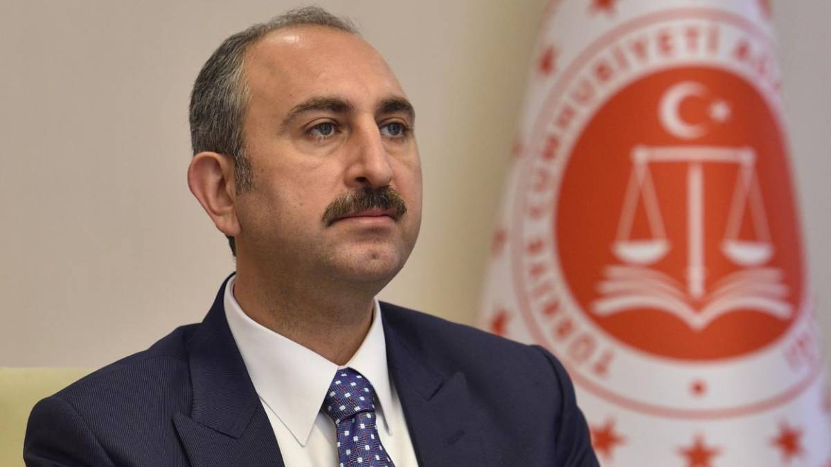 Adalet Bakanı Abdulhamit Gül istifa mı etti? Gül'ün yerine kim atandı? Adalet Bakanı niye, neden istifa etti?