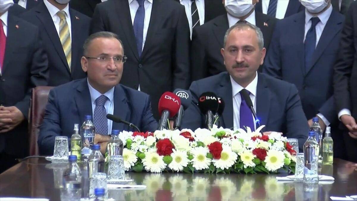 Adalet Bakanlığı'nda devir teslim: Gül görevini Bozdağ’a teslim etti
