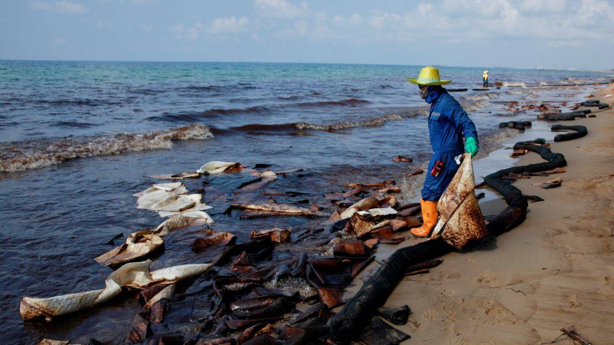 Tayland'da petrol sızıntısı! OHAL ilan edildi