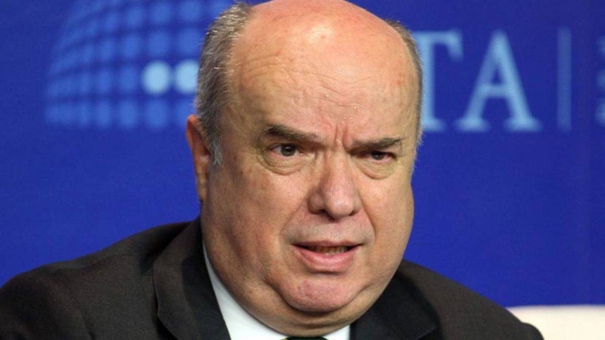 Fehmi Koru: Bir bakan daha gidici...