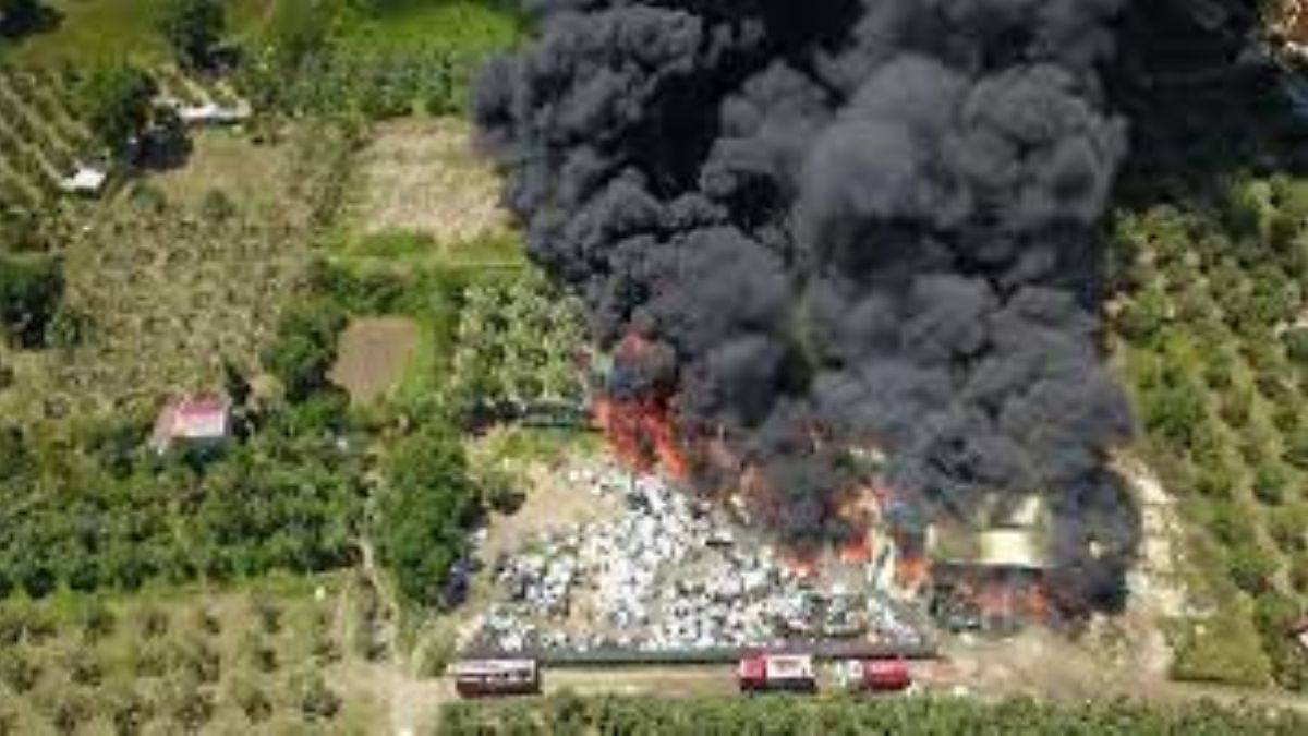 Plastik ve geri dönüşüm fabrikalarında yangın sonrası 'zehir' tehlikesi