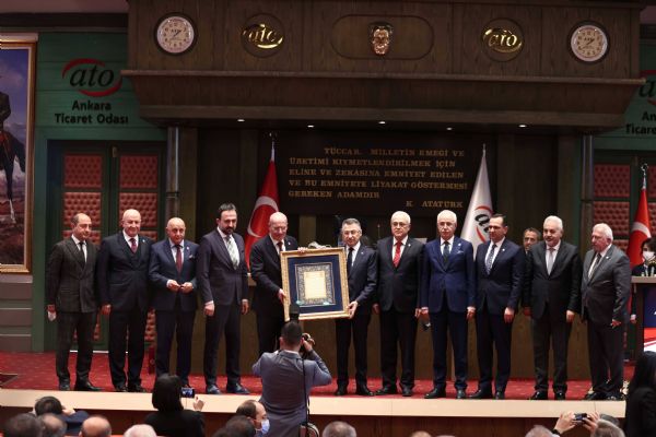 Cumhurbaşkanı Yardımcısı Oktay ATO Meclisi'nde...