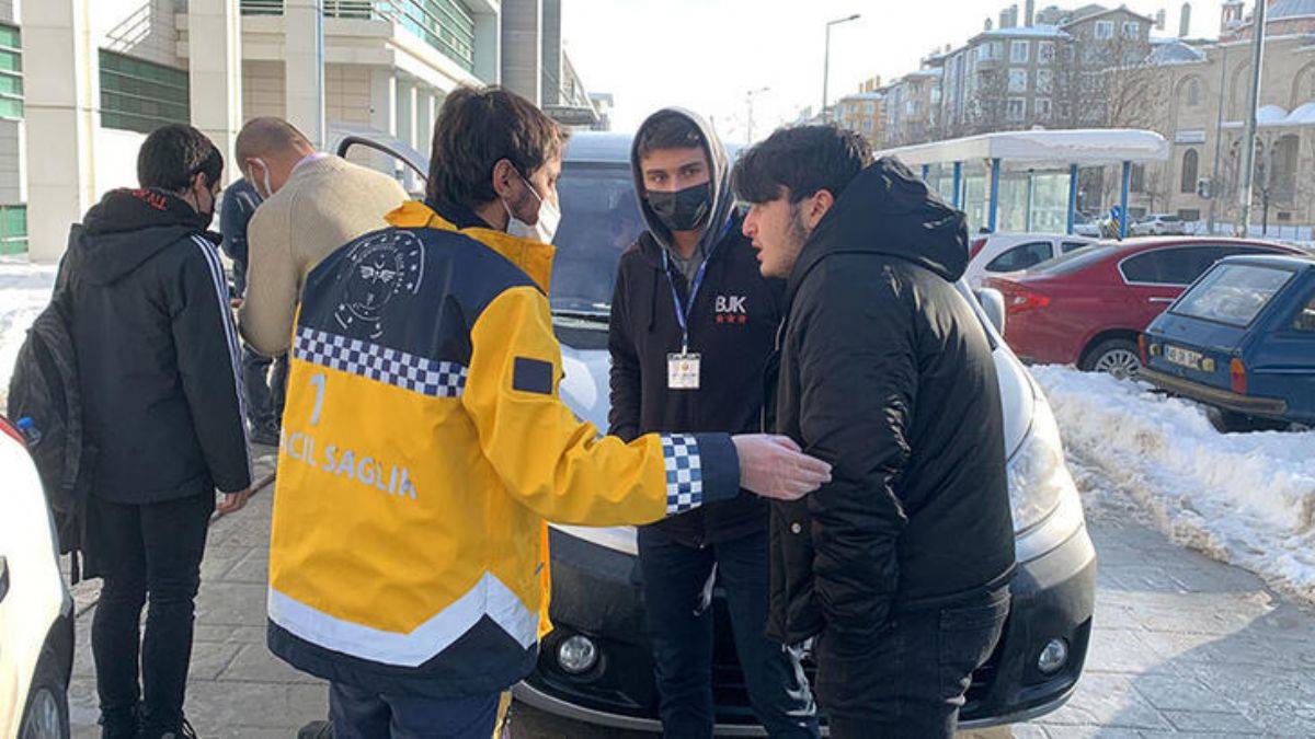 Üniversitede yemek yiyen onlarca kişi hastanelik oldu!