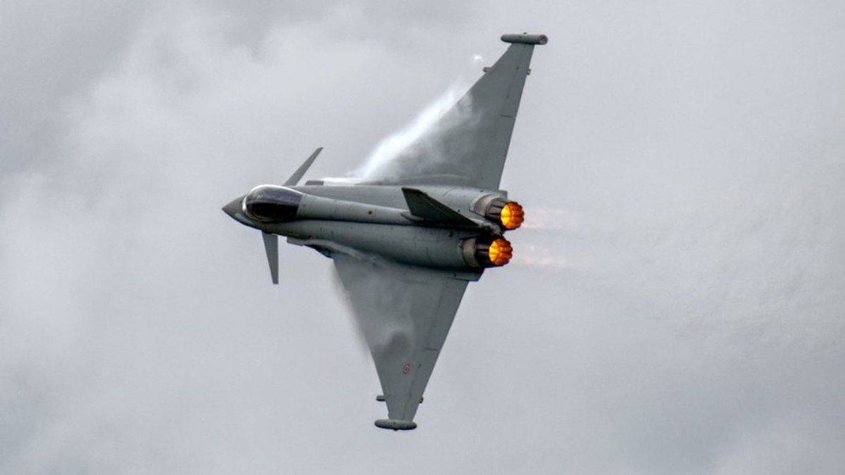 İngiliz jetleri 'kimliği belirsiz bir hava aracı' için harekete geçti