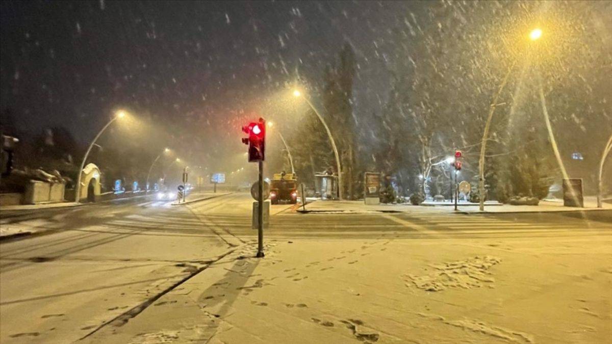 İstanbul'da kuvvetli sağanak ve kar uyarısı