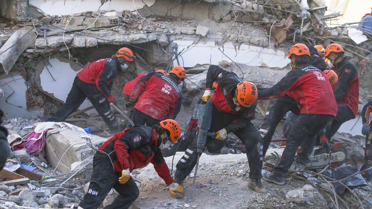 Gece gündüz demeden yardıma koştular