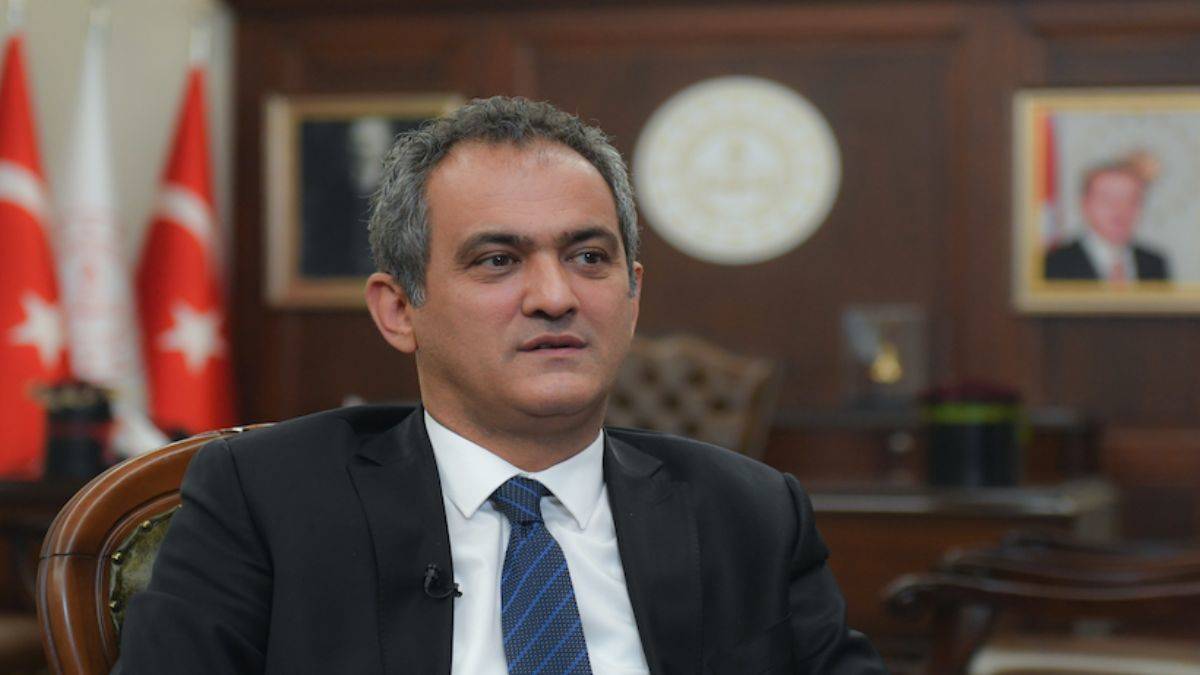 Bakan Özer'den lise ve üniversite mezunlarına müjde