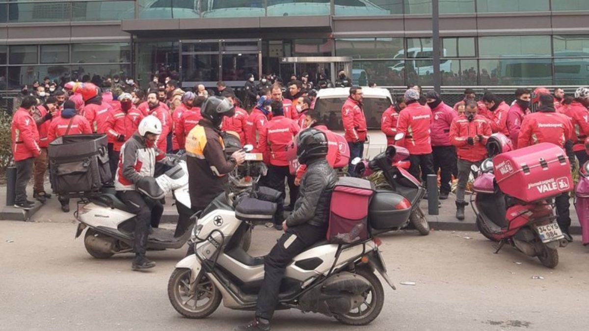 Yemeksepeti kuryeleri maaş zammı için yine protesto yaptılar