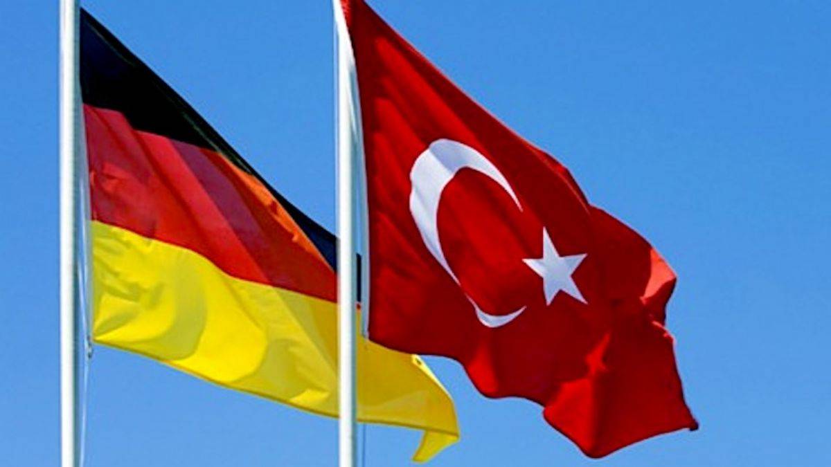 Almanya çifte vatandaşlığı yasaklamaya hazırlanıyor