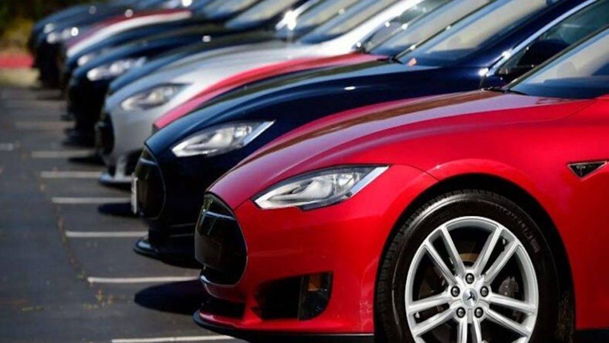 Tesla 817 bin aracını geri çağırıyor