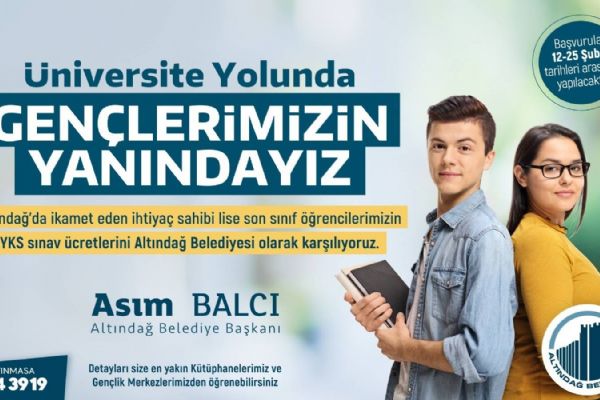 Üniversite yolunda, gençlerin yanında