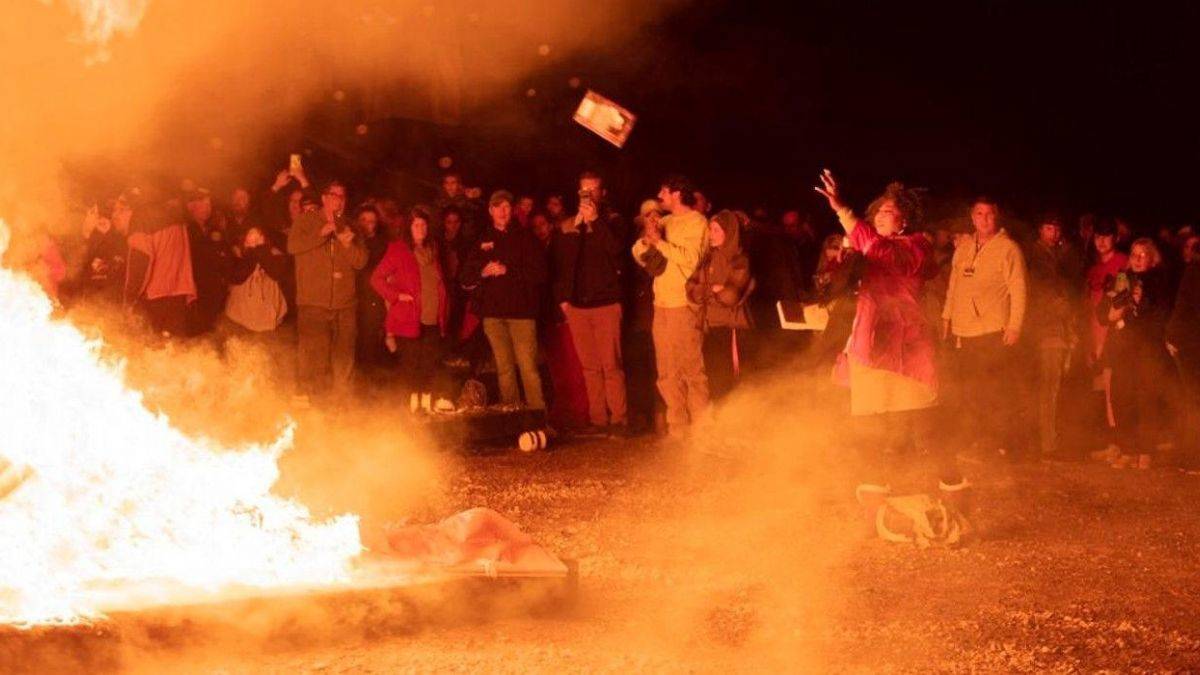 ABD'de Harry Potter kitapları yakıldı!