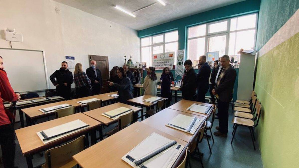 İHH'dan Kuzey Makedonya'daki liseye iç tefrişat desteği