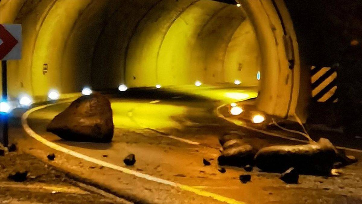 Karadeniz Sahil Yolu; Düşen kayalardan son anda kurtuldu