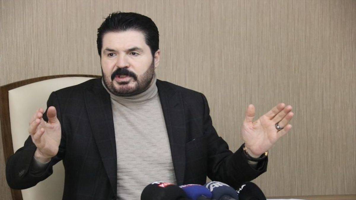 'CHP'deyken A4 kâğıtlarını bantla birleştirip üzerinde namaz kılıyordum'