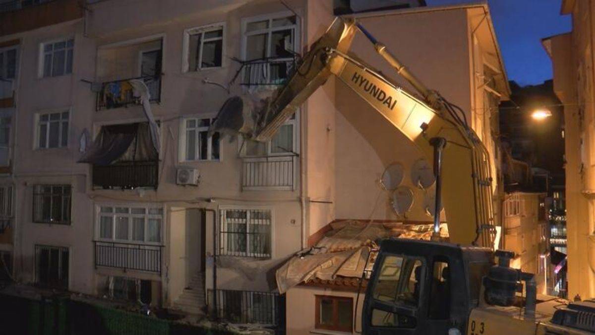 Üsküdar'da patlama olan bina yıkılıyor; 5 bina için daha tahliye kararı