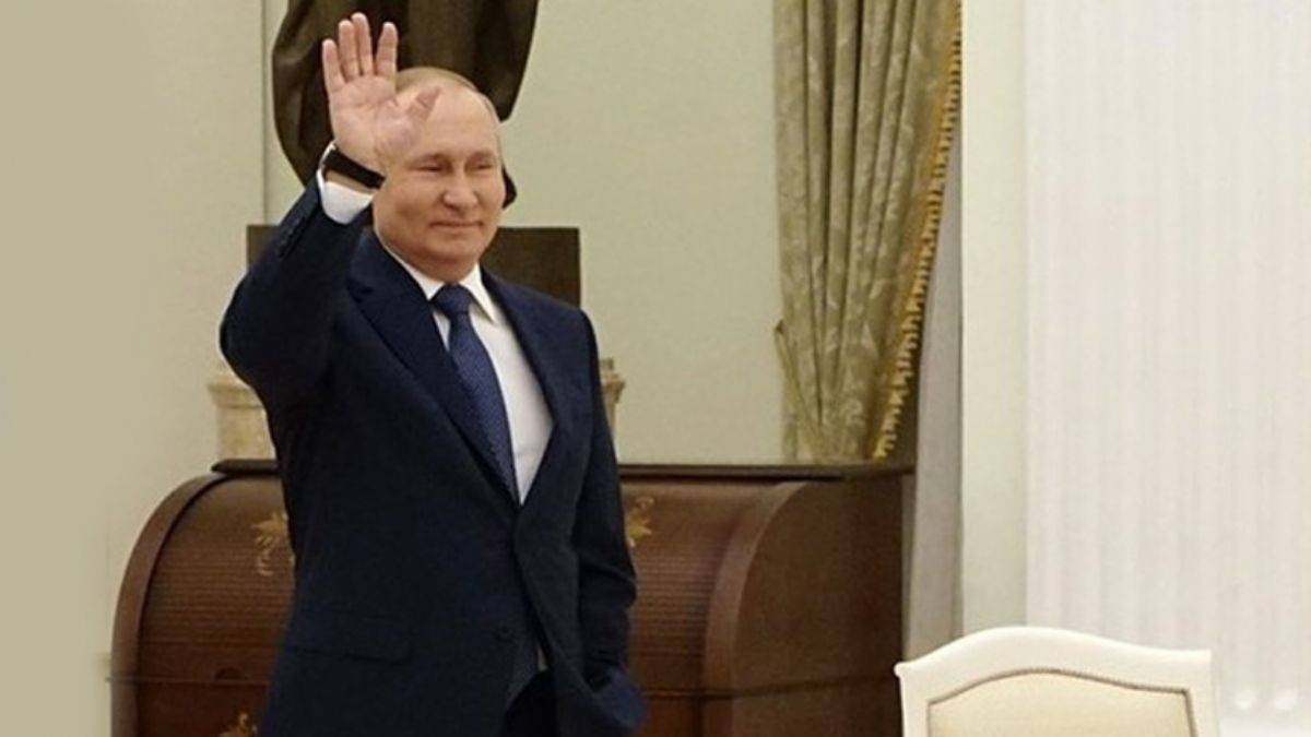 Putin'in Macron'u karşılama tavrı dünya gündeminde